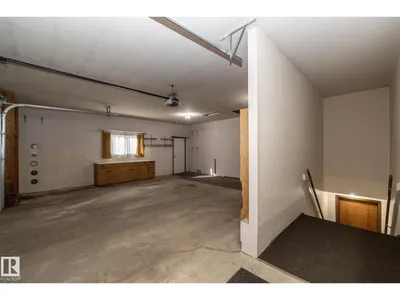 18412 82 AV NW photo 43