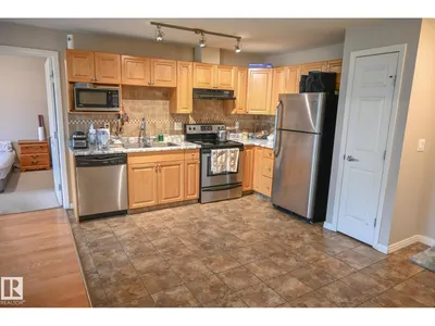 #316 5005 165 AV NW photo 6