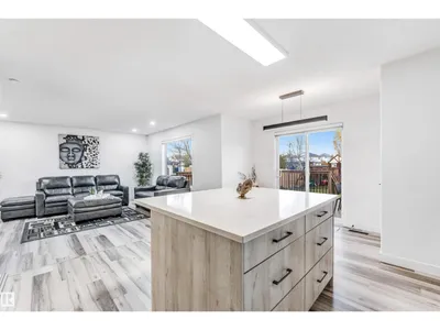 1828 36 AV NW photo 21