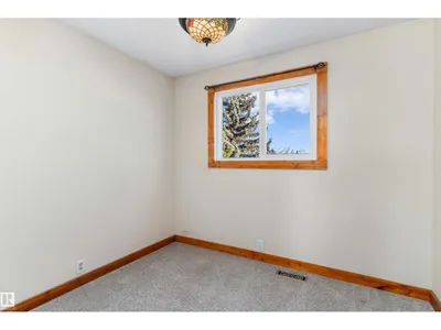18729 95A AV NW photo 33
