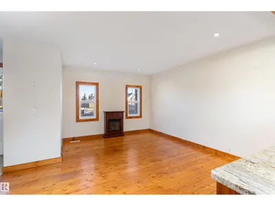18729 95A AV NW photo 19