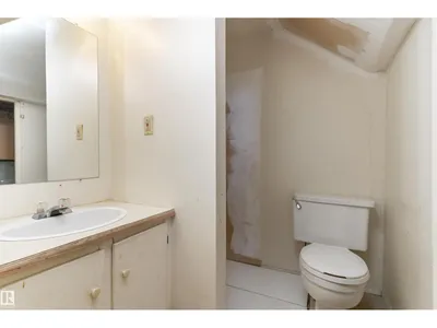 18729 95A AV NW photo 38