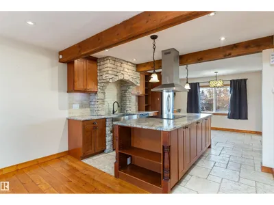 18729 95A AV NW photo 12