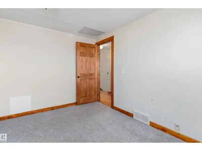 18729 95A AV NW photo 32