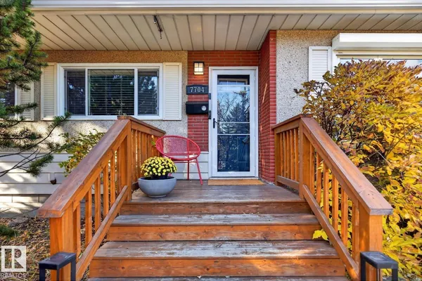7704 102 AV NW NW photo 2