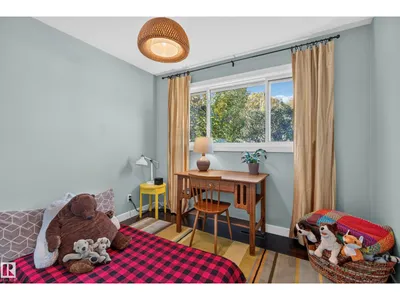 7704 102 AV NW NW photo 21
