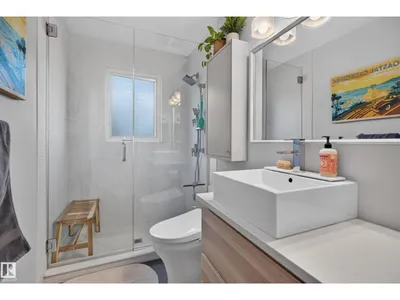 7704 102 AV NW NW photo 23