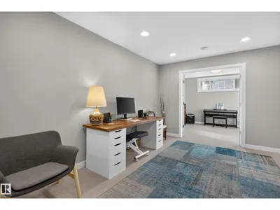 7704 102 AV NW NW photo 28