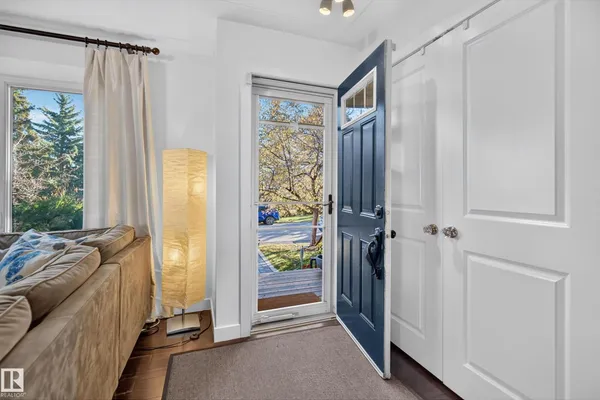 7704 102 AV NW NW photo 3