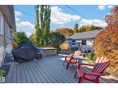 7704 102 AV NW NW photo 31