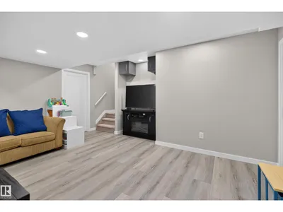 360 CHARLESWORTH DR SW photo 21