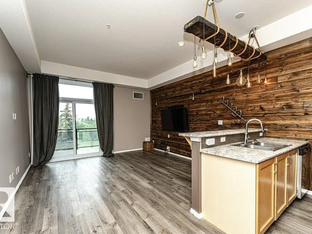#404 10531 117 ST NW, Edmonton