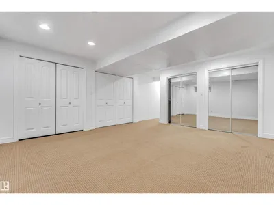 7743 8 AV SW photo 32