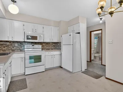 3047 143 AV NW photo 11