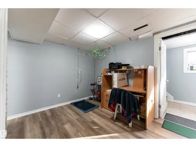 4535 30 AV NW photo 20