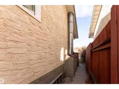 4535 30 AV NW photo 39