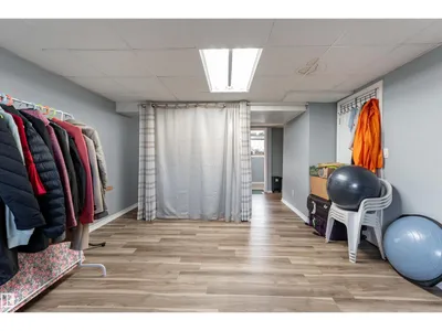 4535 30 AV NW photo 22