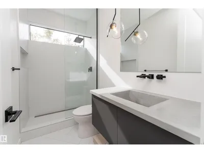 10138 90 ST NW photo 32