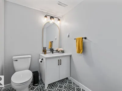 7402 CHIVERS CR SW photo 42