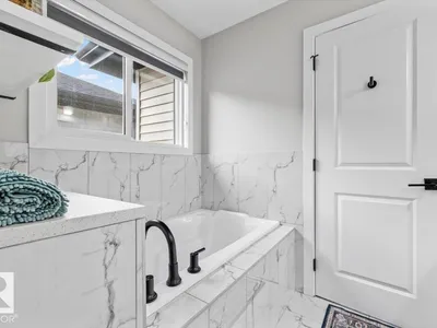 7402 CHIVERS CR SW photo 34