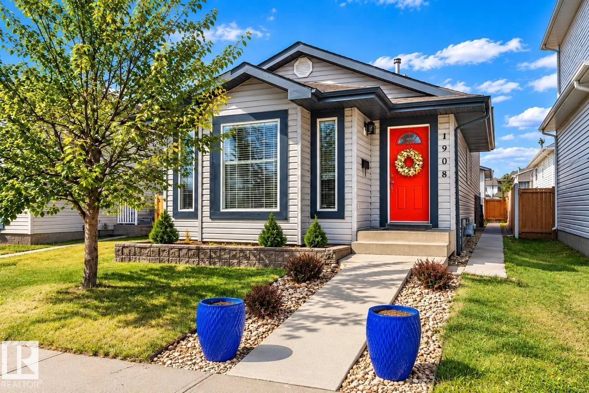 1908 36 AV NW exterior