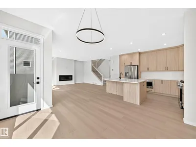 1512 205 ST NW photo 15