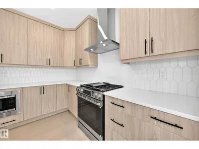 1512 205 ST NW photo 12