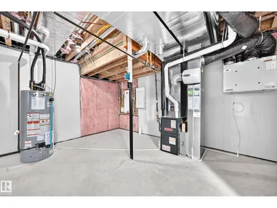 1512 205 ST NW photo 59