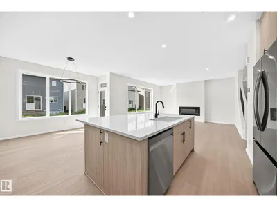 1512 205 ST NW photo 9