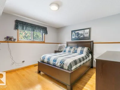 21 LORNE CR photo 15