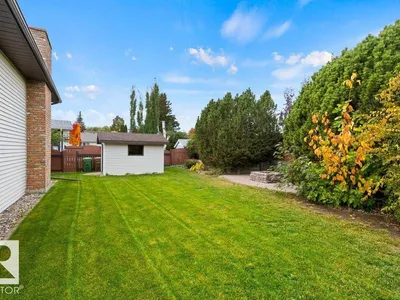 21 LORNE CR photo 16