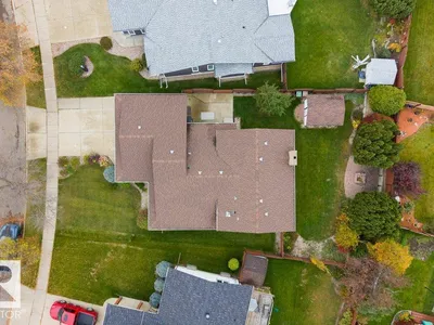 21 LORNE CR photo 18