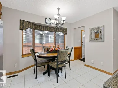 21 LORNE CR photo 27