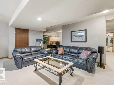 21 LORNE CR photo 33