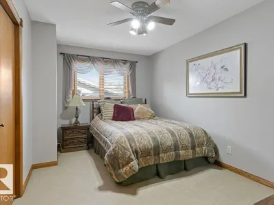 21 LORNE CR photo 8