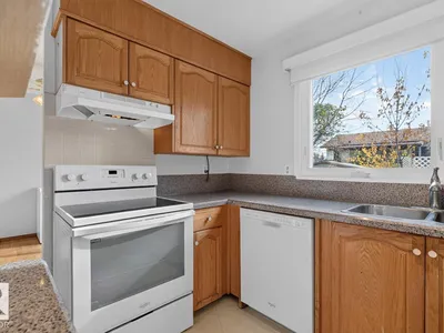 10846 173 AV NW photo 13