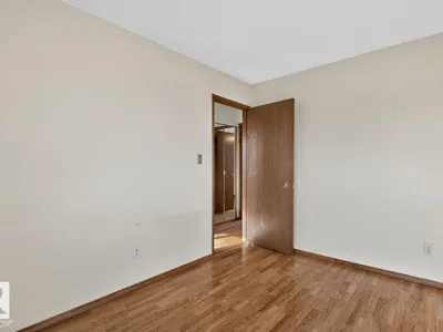 10846 173 AV NW photo 27