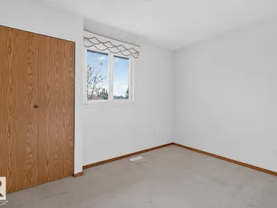 10846 173 AV NW photo 29