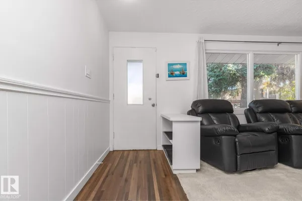 11926 55 ST NW photo 3