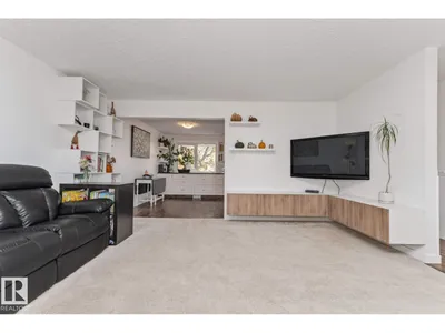 11926 55 ST NW photo 5