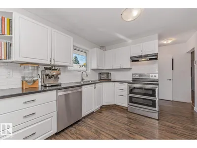 11926 55 ST NW photo 9