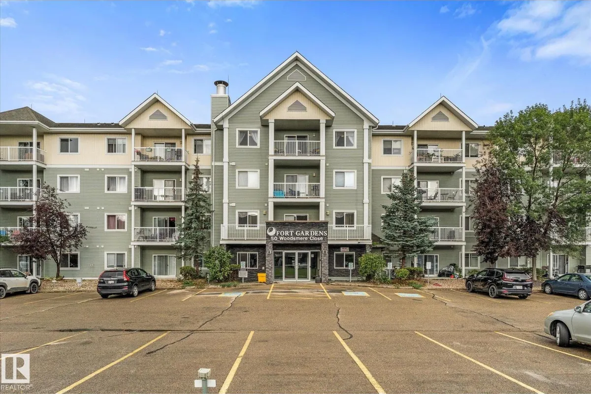 #437 50 WOODSMERE CL exterior