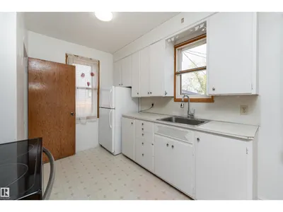 10719 132 ST NW photo 10