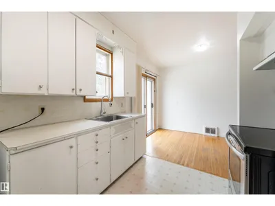 10719 132 ST NW photo 11