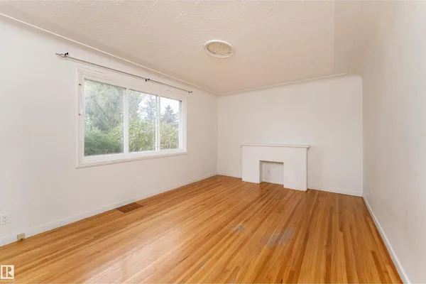 10719 132 ST NW photo 3
