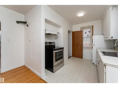 10719 132 ST NW photo 8