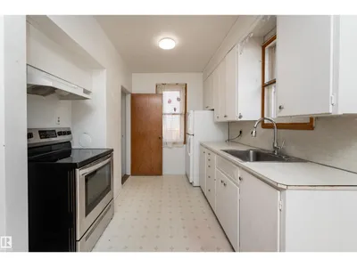 10719 132 ST NW photo 9