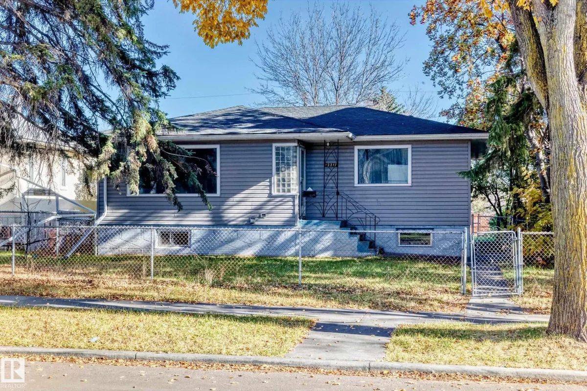 12217 88 ST NW exterior