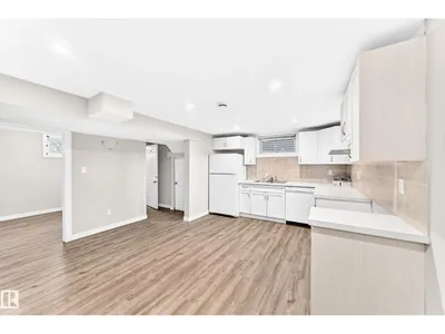 12217 88 ST NW photo 24