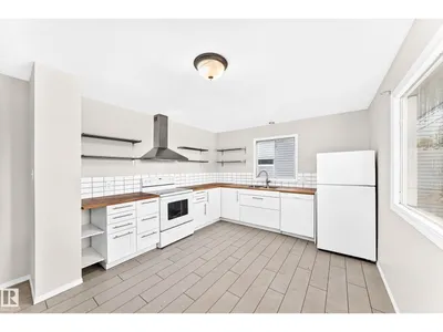 12217 88 ST NW photo 6